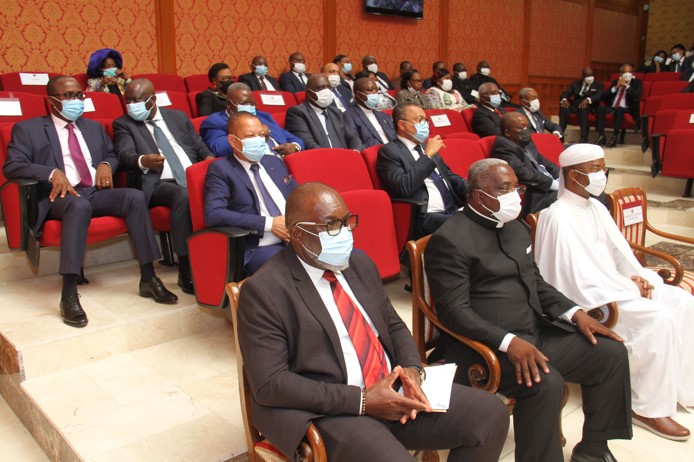 •	Les responsables de confessions religieuses 